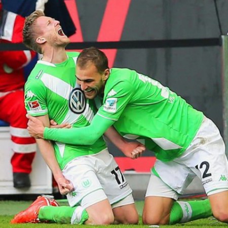 Festejo do 1º golo ao serviço do Wolfsburg     https://www.bundesliga.com/pl/liga/news/2014/0000317086.php