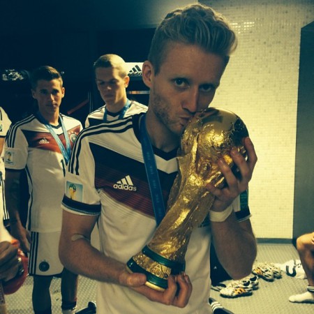 Depois da final do Campeonato do mundo   https://www.quatroquatrodois.com/copa-do-mundo-fifa/fotos-da-comemoracao-alema/