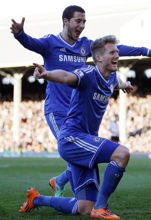 Festejo de um golo com o Hazard    https://www.dailystar.co.uk/sport/football/367845/Hazard-lights-way-for-Chelsea-title-charge-says-hat-trick-hero-Andre-Schurrle